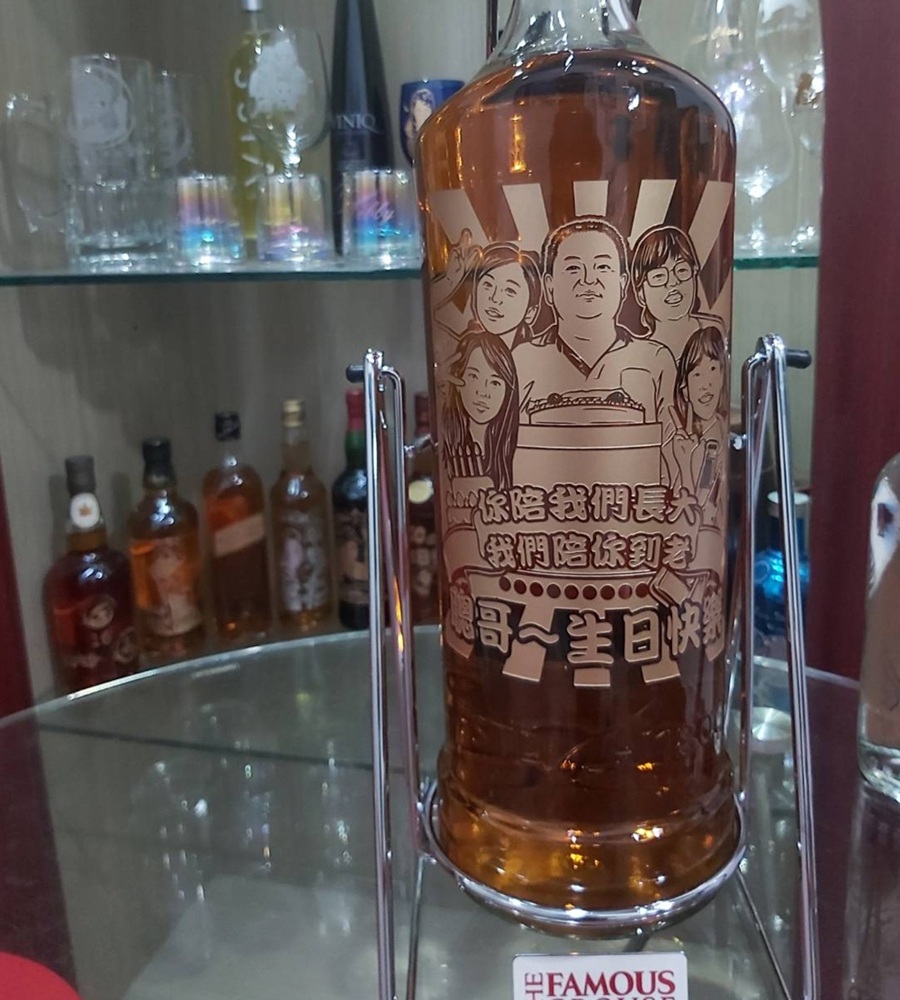 超大瓶威士忌4.5公升客製化酒瓶雕刻作品，適合上司、老闆與商務贈禮。