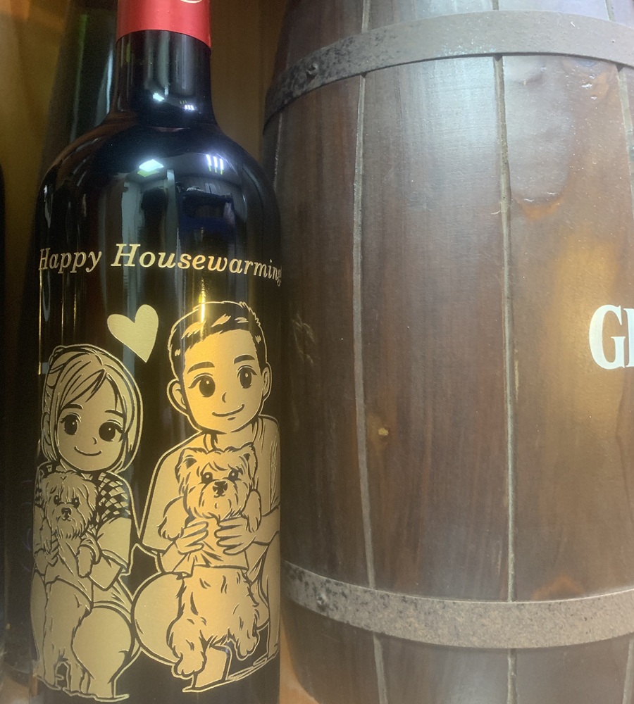 法國格瑞克古堡紅酒客製化酒瓶雕刻作品，適合女性生日、朋友禮物與紀念日送禮。