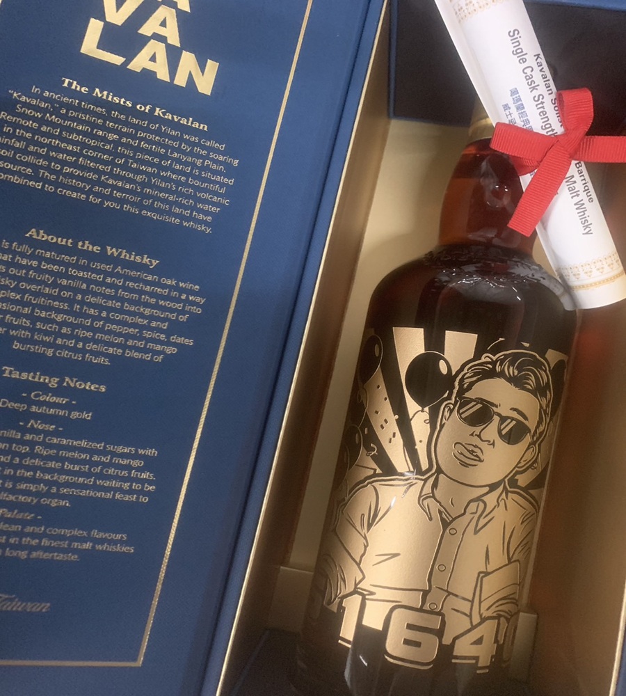 噶瑪蘭經典獨奏威士忌酒瓶雕刻作品，適合高質感生日禮物、結婚周年紀念、主管禮物與商務贈禮。